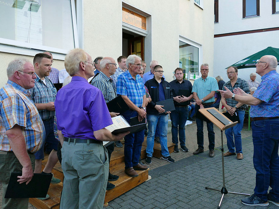 Sommerserenade vor dem "Chorfürst" (Foto: Karl-Franz Thiede)